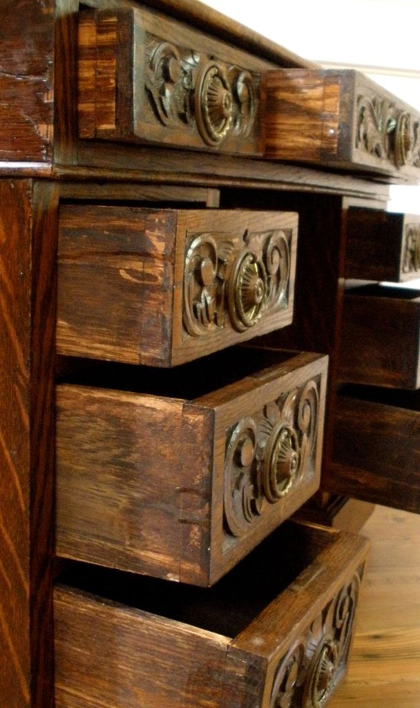 Antique English Oak Heavily Carved Knee Hole Desk, Bureau. Antique English Oak Heavily Carved Knee Hole Desk, Bureau.