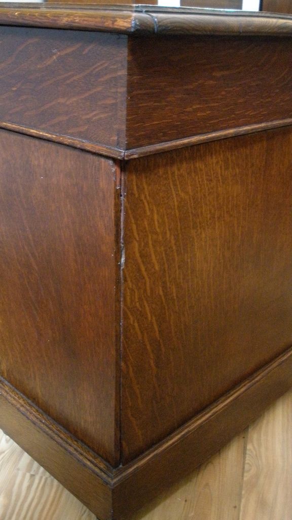 Antique English Oak Heavily Carved Knee Hole Desk, Bureau. Antique English Oak Heavily Carved Knee Hole Desk, Bureau.