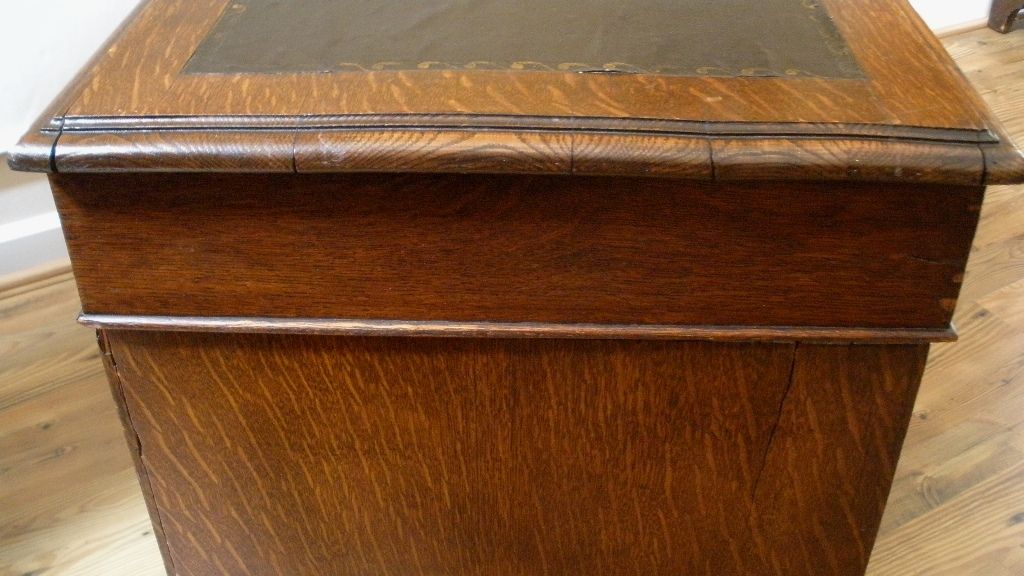 Antique English Oak Heavily Carved Knee Hole Desk, Bureau. Antique English Oak Heavily Carved Knee Hole Desk, Bureau.