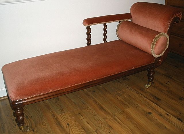 Petite Victorian Mahogany Barley Twist Chaise Lounge/Sofa. English C.1900 Petite Victorian Mahogany Barley Twist Chaise Lounge/Sofa. English C.1900