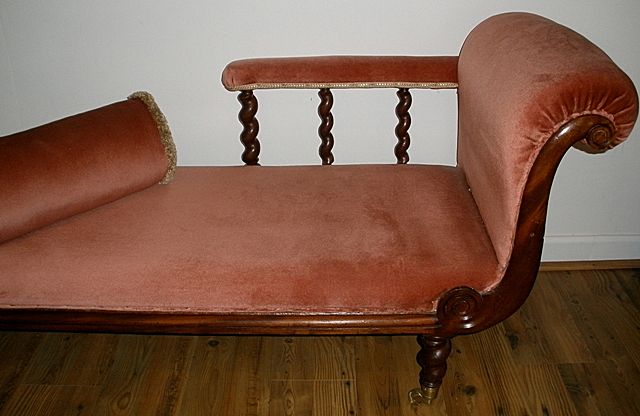 Petite Victorian Mahogany Barley Twist Chaise Lounge/Sofa. English C.1900 Petite Victorian Mahogany Barley Twist Chaise Lounge/Sofa. English C.1900