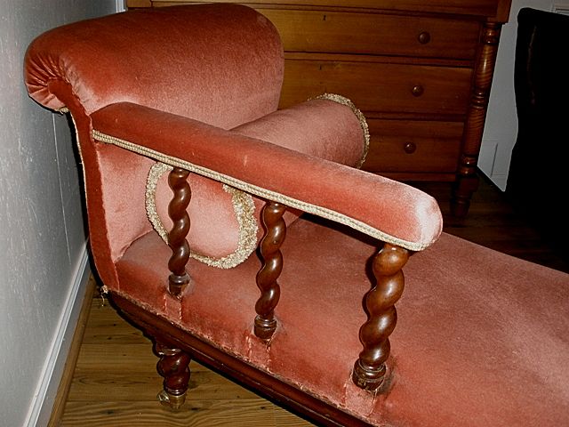 Petite Victorian Mahogany Barley Twist Chaise Lounge/Sofa. English C.1900 Petite Victorian Mahogany Barley Twist Chaise Lounge/Sofa. English C.1900