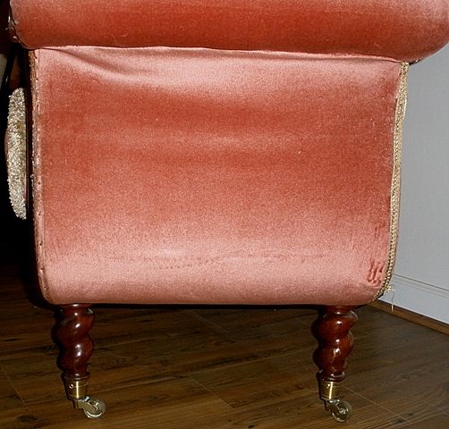 Petite Victorian Mahogany Barley Twist Chaise Lounge/Sofa. English C.1900 Petite Victorian Mahogany Barley Twist Chaise Lounge/Sofa. English C.1900