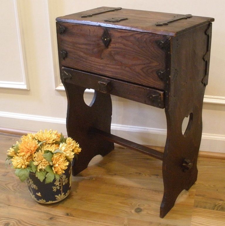 Antique English Arts and Crafts Pine Sewing Box Table. Antique English Arts and Crafts Pine Sewing Box Table.