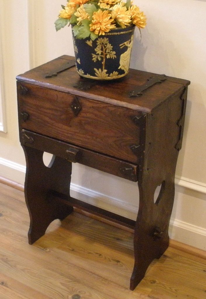 Antique English Arts and Crafts Pine Sewing Box Table. Antique English Arts and Crafts Pine Sewing Box Table.