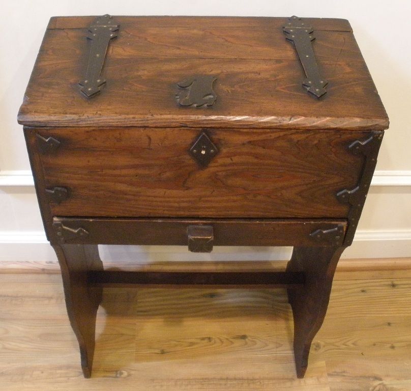 Antique English Arts and Crafts Pine Sewing Box Table. Antique English Arts and Crafts Pine Sewing Box Table.
