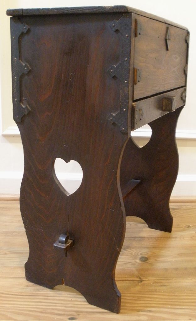 Antique English Arts and Crafts Pine Sewing Box Table. Antique English Arts and Crafts Pine Sewing Box Table.