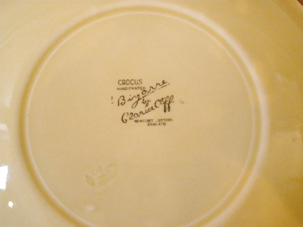 Vintage Clarice Cliff Plate, Crocus Pattern, Newport Pottery, English. -FREE SHIPPING- Vintage Clarice Cliff Plate, Crocus Pattern, Newport Pottery, English. -FREE SHIPPING-