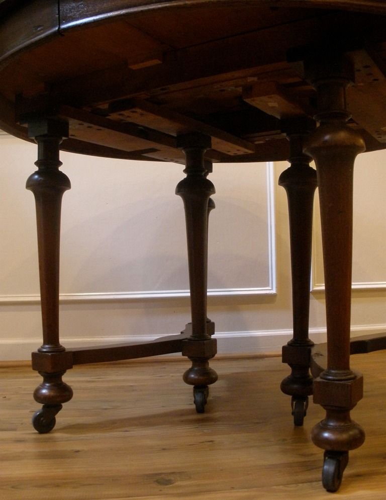 Antique American Walnut Dining Table Round Extending. Antique American Walnut Dining Table Round Extending.
