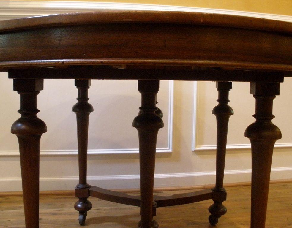 Antique American Walnut Dining Table Round Extending. Antique American Walnut Dining Table Round Extending.