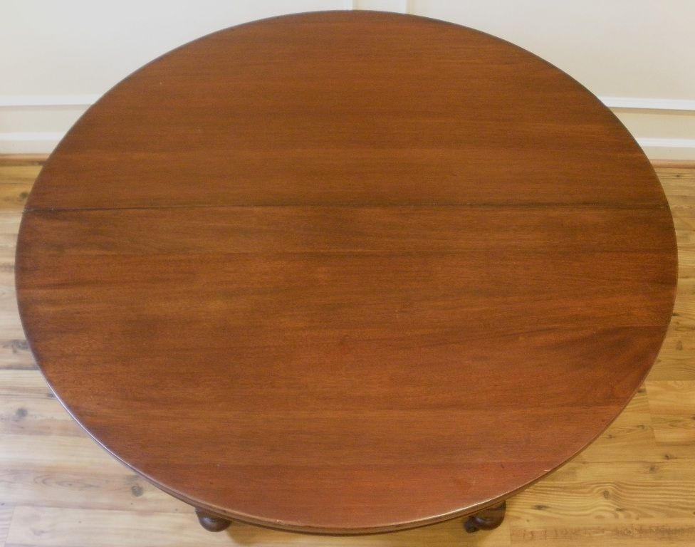 Antique American Walnut Dining Table Round Extending. Antique American Walnut Dining Table Round Extending.
