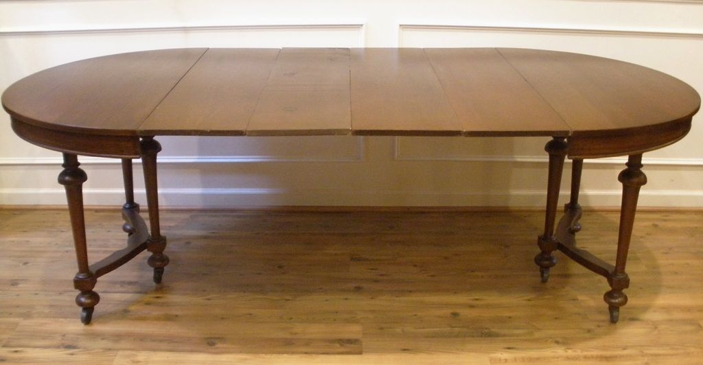 Antique American Walnut Dining Table Round Extending. Antique American Walnut Dining Table Round Extending.