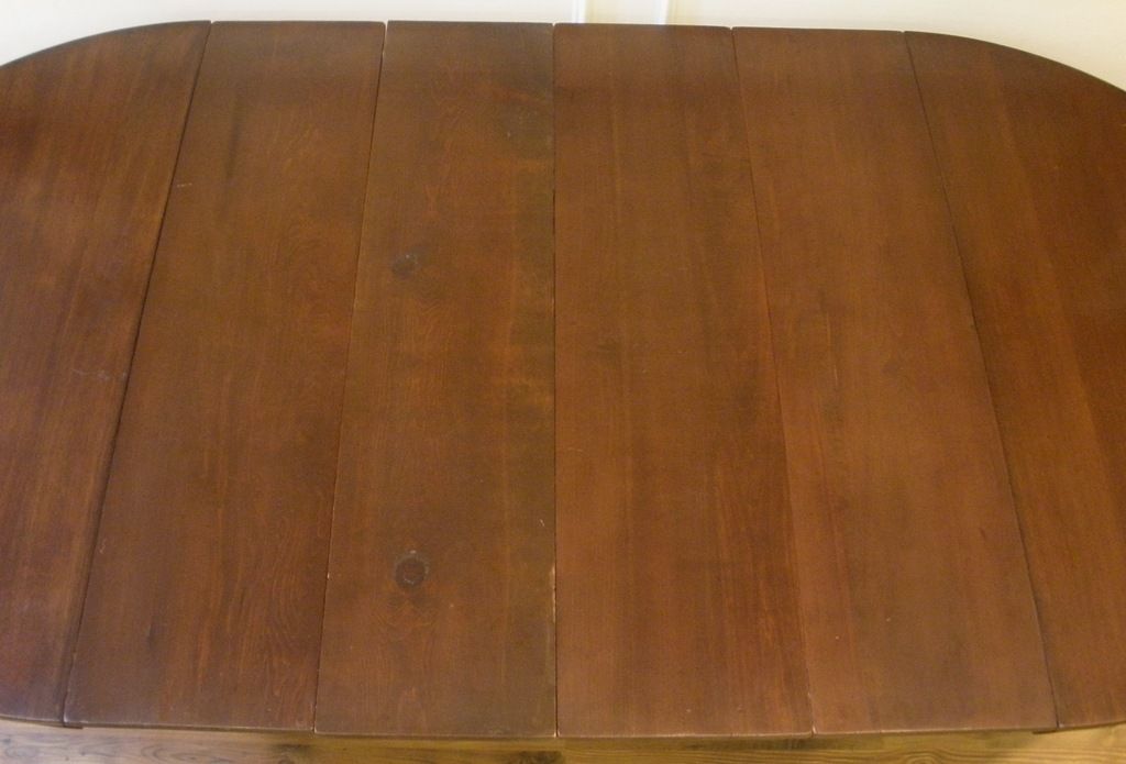 Antique American Walnut Dining Table Round Extending. Antique American Walnut Dining Table Round Extending.