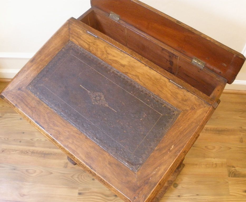 Antique American 19th Century Slant Leather Top Davenport Writing Desk. FREE SHIPPING!* Antique American 19th Century Slant Leather Top Davenport Writing Desk. FREE SHIPPING!*