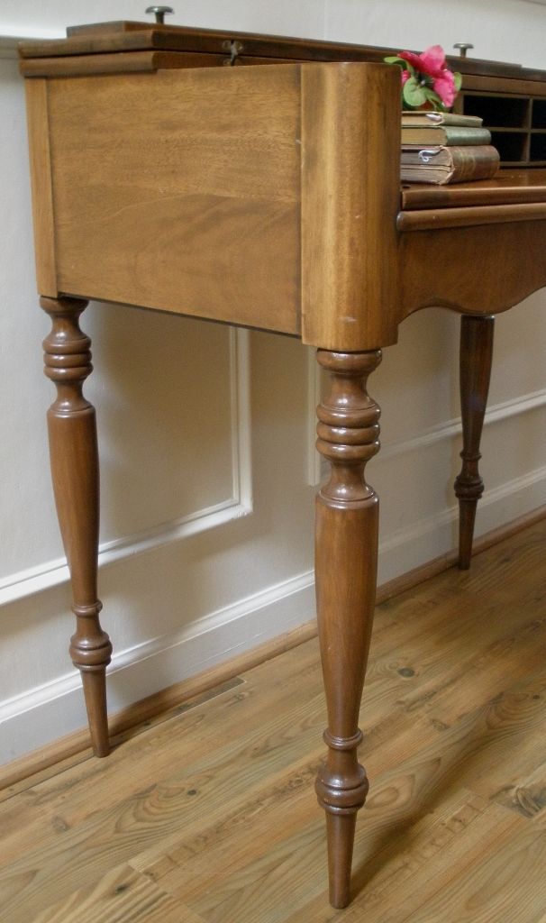 Antique Desk, American Mahogany Spinet Style, Writing Table. Antique Desk, American Mahogany Spinet Style, Writing Table.