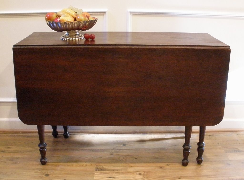 Antique American Mahogany Drop Leaf, Gate Leg, Dining Table. Antique American Mahogany Drop Leaf, Gate Leg, Dining Table.