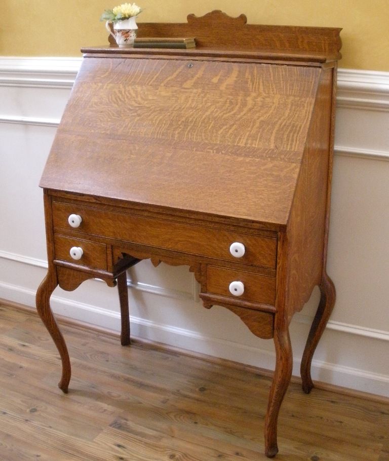 Antique American Oak Bureau, Drop Front Desk. Antique American Oak Bureau, Drop Front Desk.