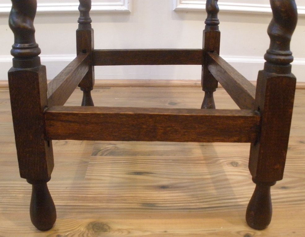 Antique English Oak Side Table, Barley Twist Pie Crust Edge. - FREE SHIPPING - Antique English Oak Side Table, Barley Twist Pie Crust Edge. - FREE SHIPPING -