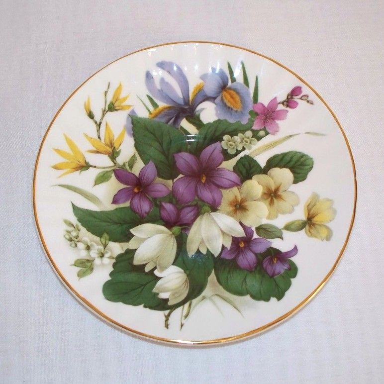 Crown Victorian Violets Teacups and Saucers Crown Victorian Violets Teacups and Saucers
