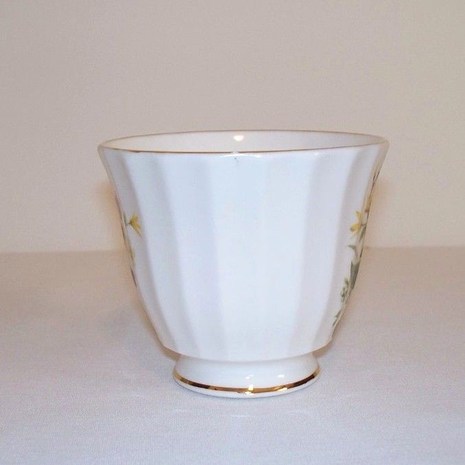 Crown Victorian Violets Teacups and Saucers Crown Victorian Violets Teacups and Saucers