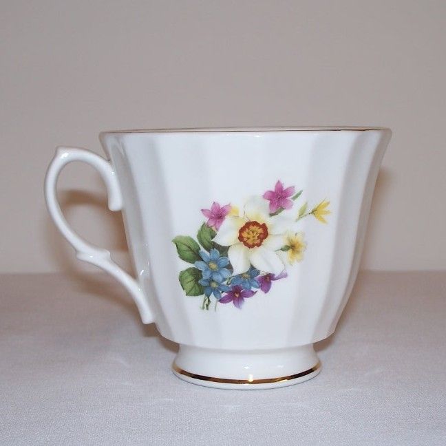 Crown Victorian Violets Teacups and Saucers Crown Victorian Violets Teacups and Saucers