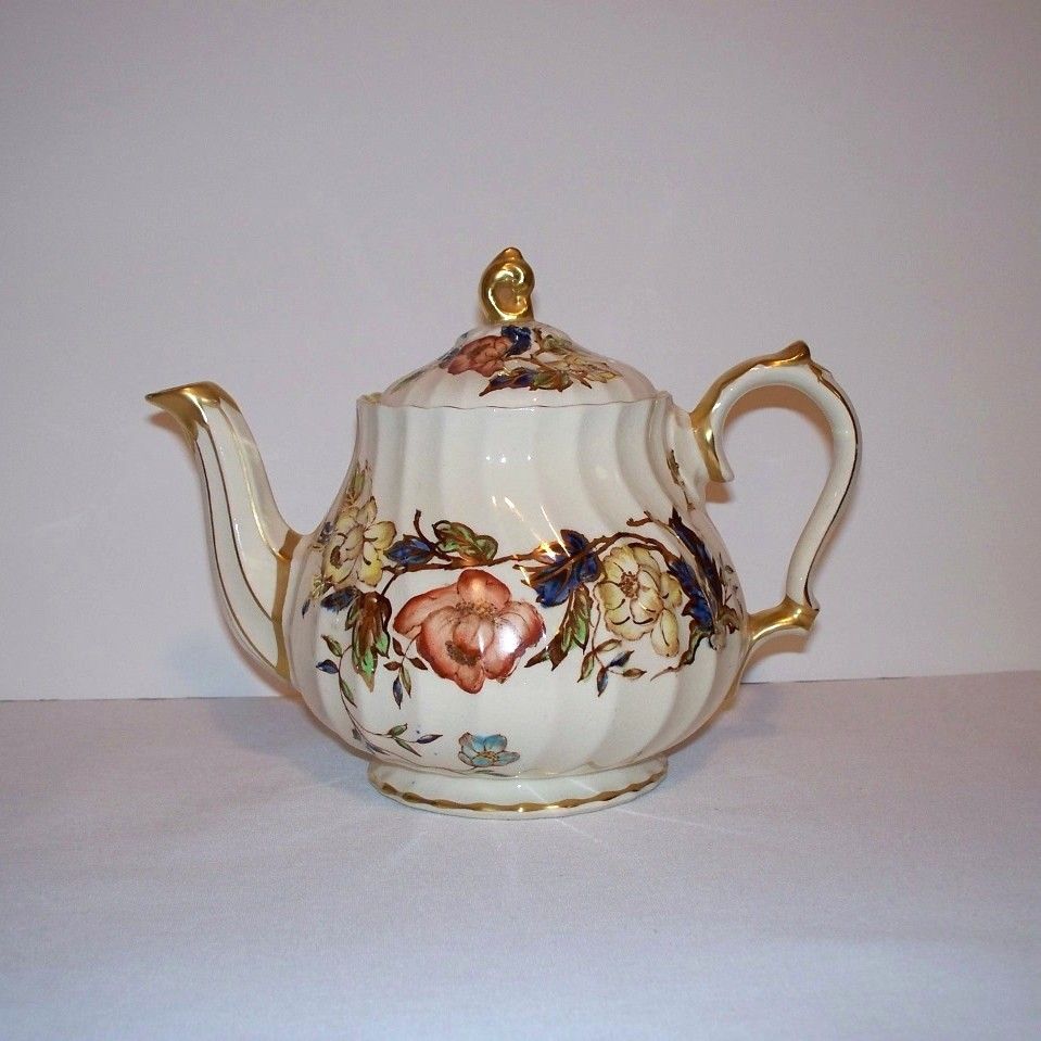 Sadler Bone China Teapot - Flowers - Gold Gilt Sadler Bone China Teapot - Flowers - Gold Gilt