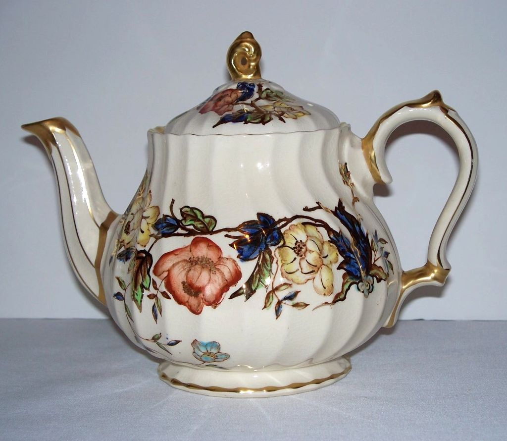Sadler Bone China Teapot - Flowers - Gold Gilt Sadler Bone China Teapot - Flowers - Gold Gilt
