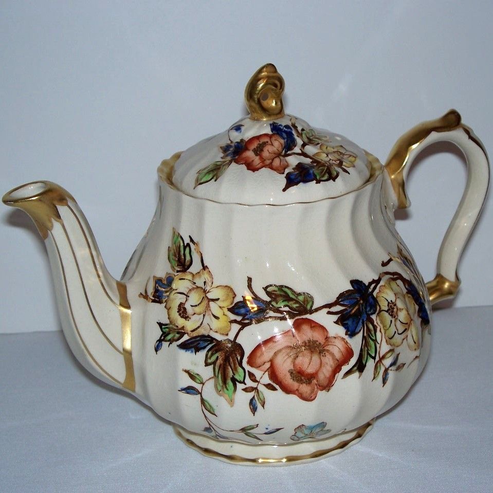 Sadler Bone China Teapot - Flowers - Gold Gilt Sadler Bone China Teapot - Flowers - Gold Gilt
