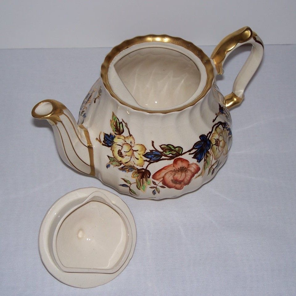 Sadler Bone China Teapot - Flowers - Gold Gilt Sadler Bone China Teapot - Flowers - Gold Gilt