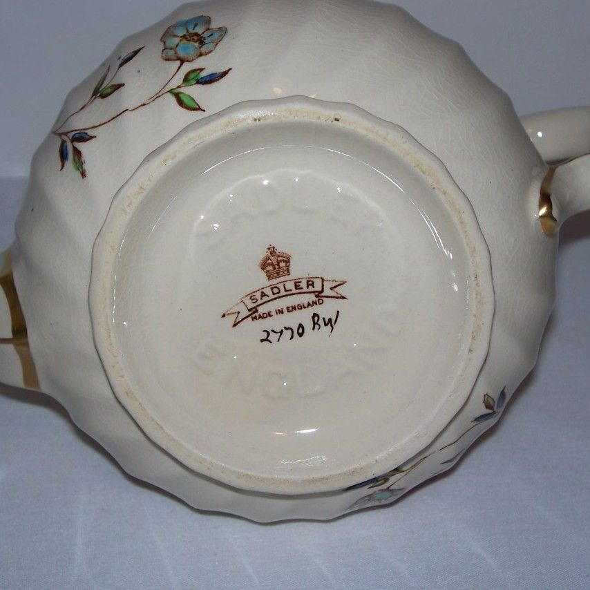 Sadler Bone China Teapot - Flowers - Gold Gilt Sadler Bone China Teapot - Flowers - Gold Gilt