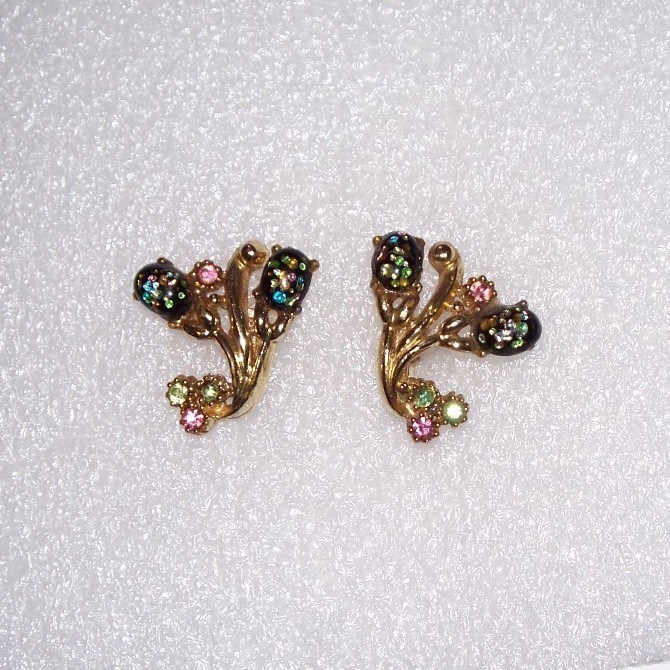 Coro Confetti Flower Screw Back Earrings - Pink and Peridot Rhinestones Coro Confetti Flower Screw Back Earrings - Pink and Peridot Rhinestones