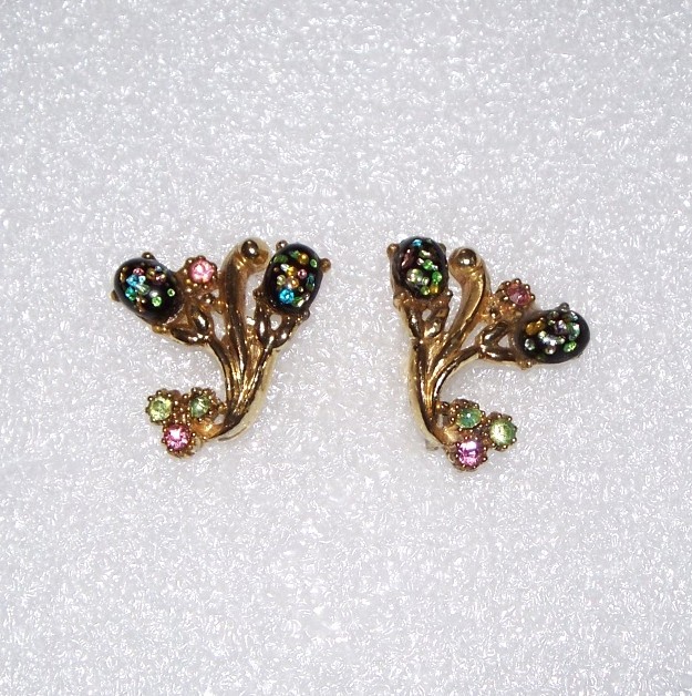 Coro Confetti Flower Screw Back Earrings - Pink and Peridot Rhinestones Coro Confetti Flower Screw Back Earrings - Pink and Peridot Rhinestones