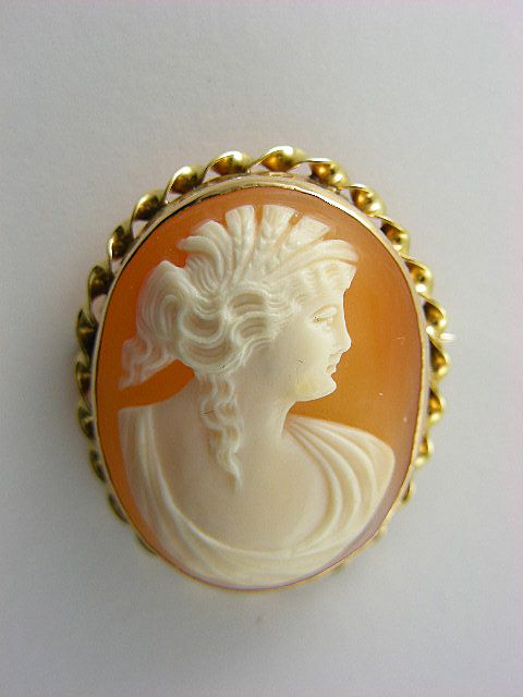 Antique Victorian 10k gold cameo brooch pin Antique Victorian 10k gold cameo brooch pin