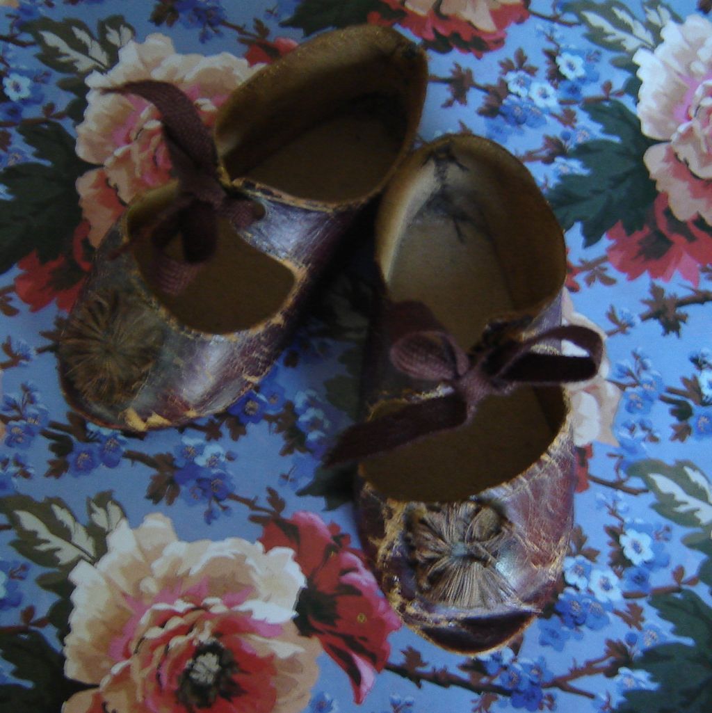 shoes with rosettes