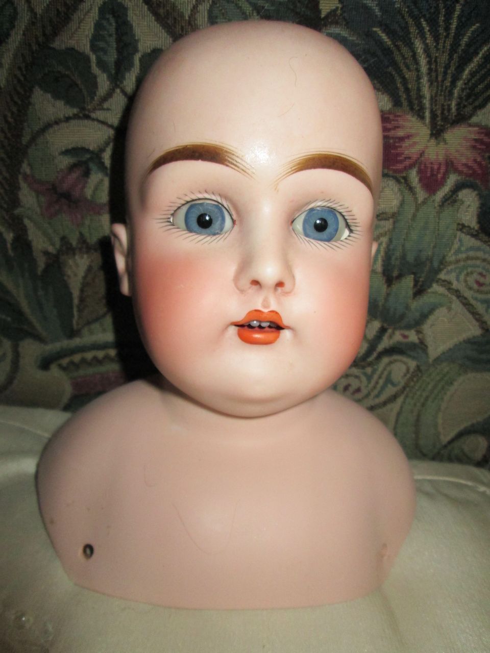 Gorgeous Kestner 147 Head with Sleep Eyes Gorgeous Kestner 147 Head with Sleep Eyes