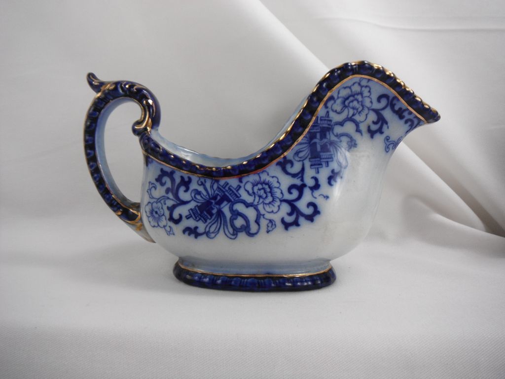 Damaged Flow Blue Gravy Boat, Nankin by Royal Doulton, 1890s Damaged Flow Blue Gravy Boat, Nankin by Royal Doulton, 1890s