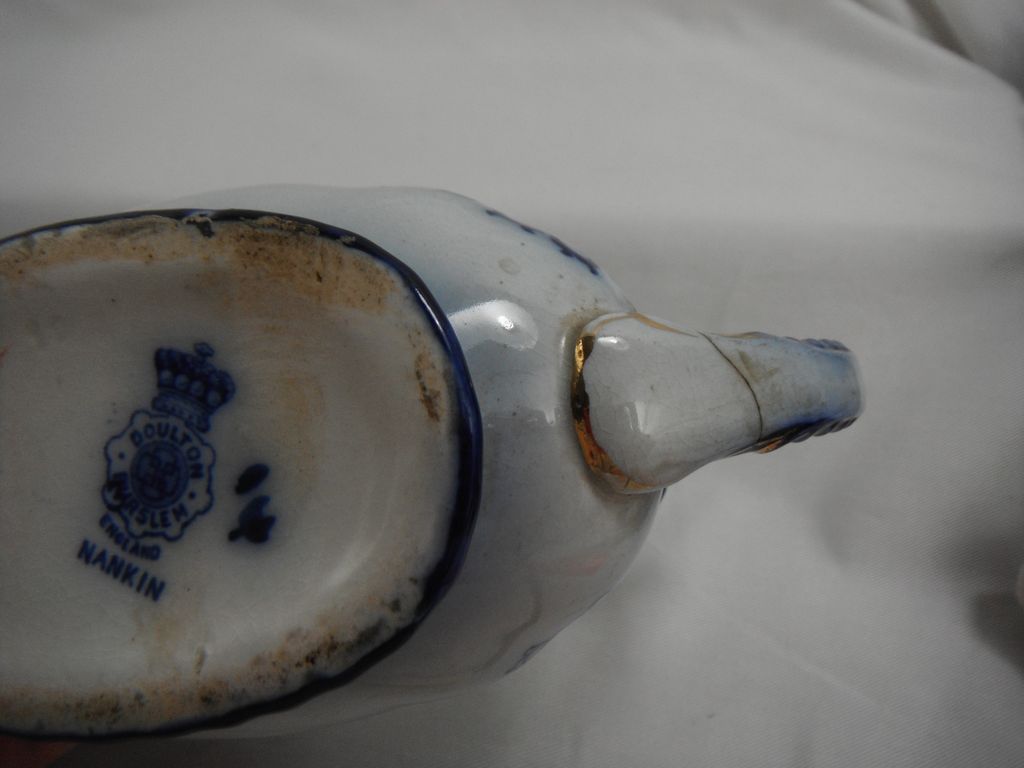 Damaged Flow Blue Gravy Boat, Nankin by Royal Doulton, 1890s Damaged Flow Blue Gravy Boat, Nankin by Royal Doulton, 1890s