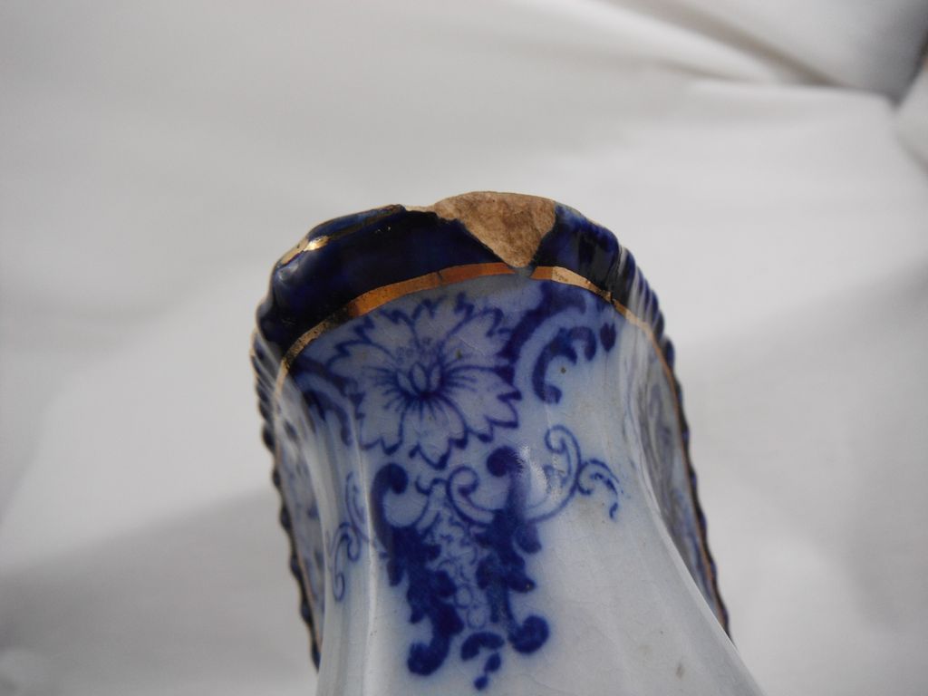 Damaged Flow Blue Gravy Boat, Nankin by Royal Doulton, 1890s Damaged Flow Blue Gravy Boat, Nankin by Royal Doulton, 1890s