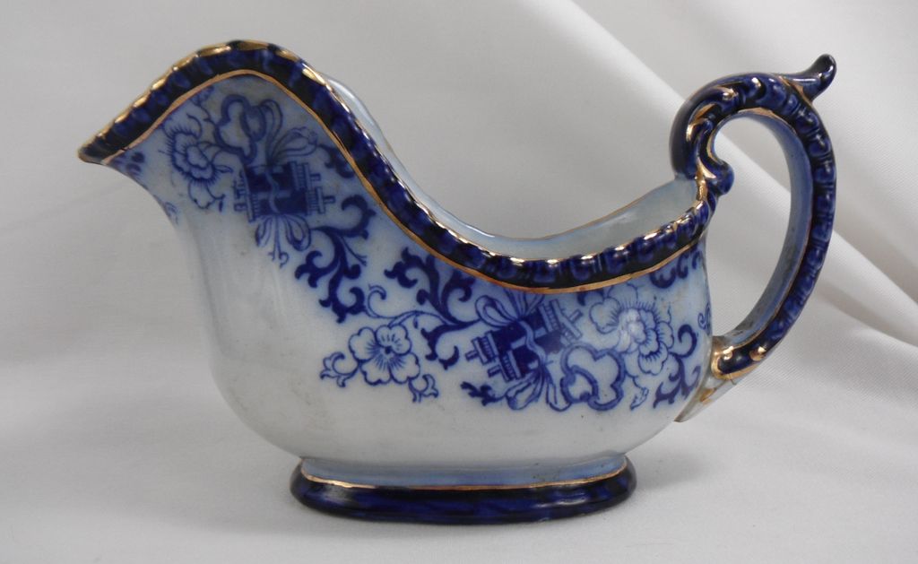 Damaged Flow Blue Gravy Boat, Nankin by Royal Doulton, 1890s Damaged Flow Blue Gravy Boat, Nankin by Royal Doulton, 1890s