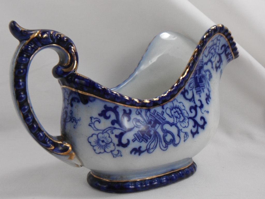 Damaged Flow Blue Gravy Boat, Nankin by Royal Doulton, 1890s Damaged Flow Blue Gravy Boat, Nankin by Royal Doulton, 1890s