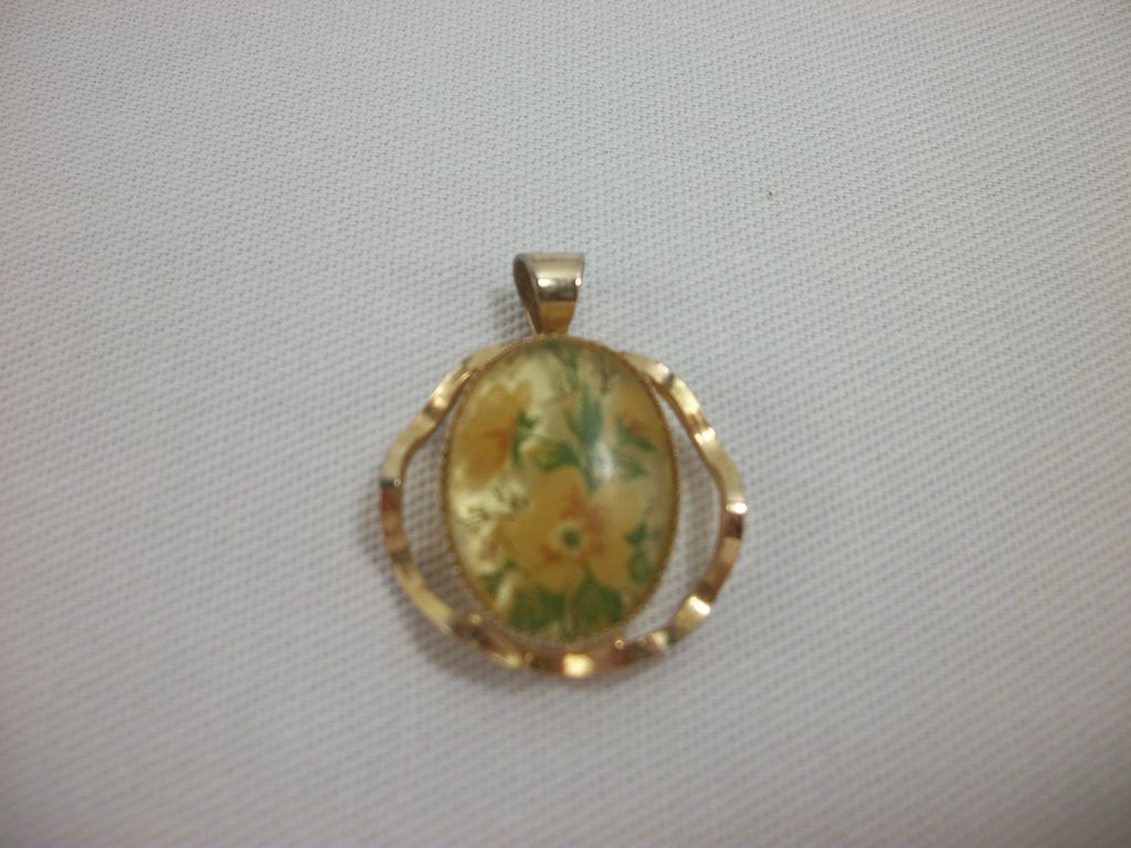 Vintage 1950s Goldtone and Resin Floral Pendant Vintage 1950s Goldtone and Resin Floral Pendant