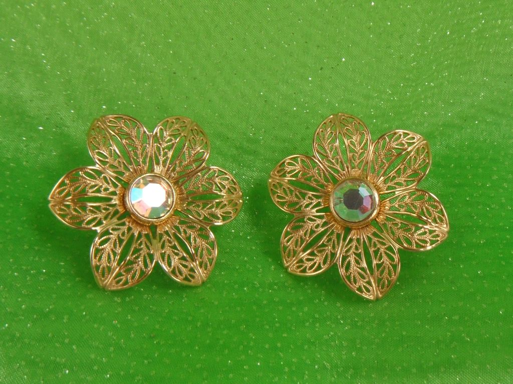 1970s Goldtone Filagree and Iridescent Crystal Clip Earrings 1970s Goldtone Filagree and Iridescent Crystal Clip Earrings