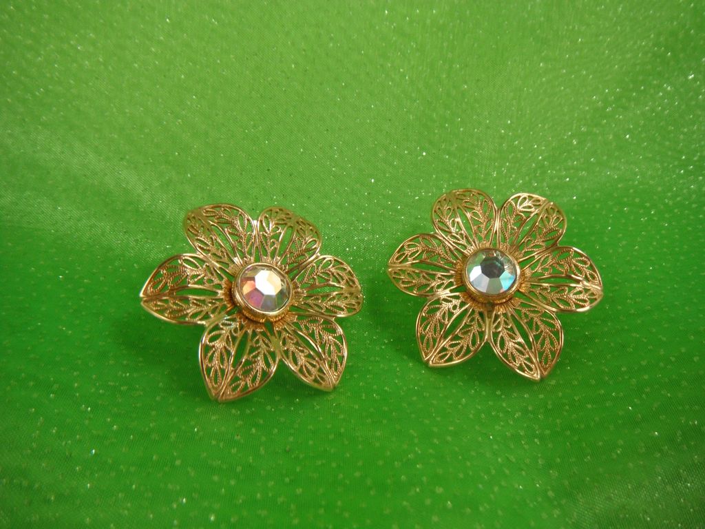 1970s Goldtone Filagree and Iridescent Crystal Clip Earrings 1970s Goldtone Filagree and Iridescent Crystal Clip Earrings