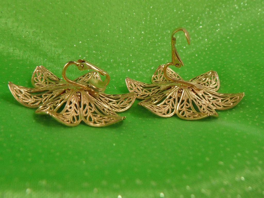1970s Goldtone Filagree and Iridescent Crystal Clip Earrings 1970s Goldtone Filagree and Iridescent Crystal Clip Earrings