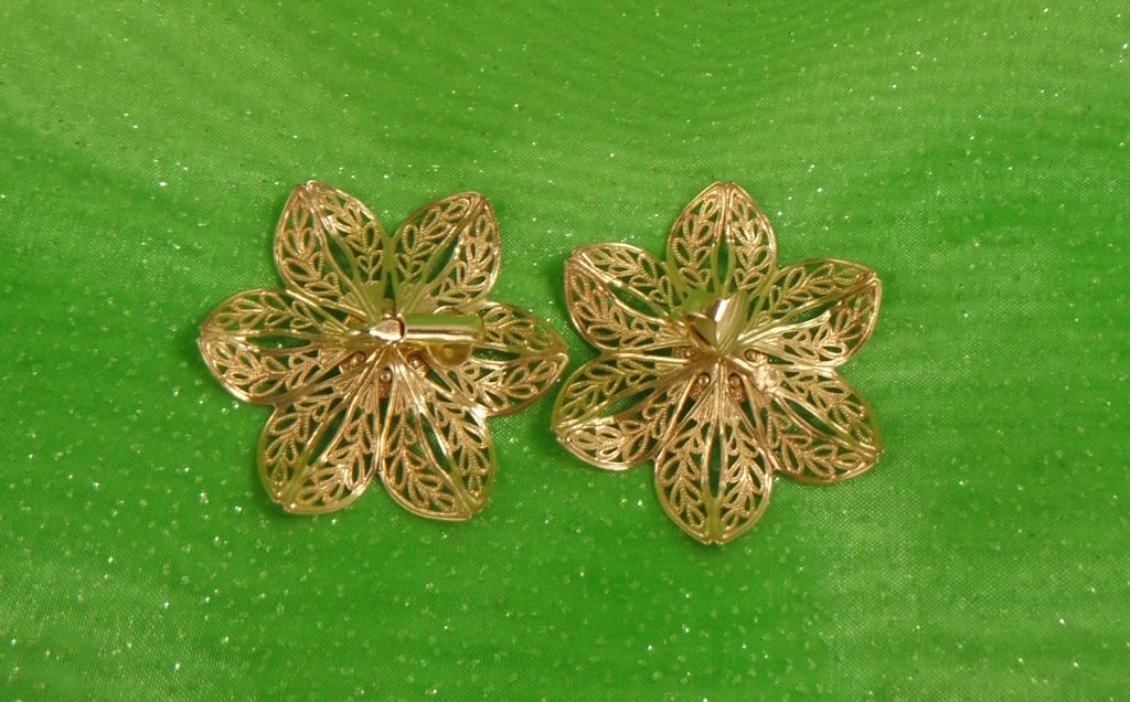 1970s Goldtone Filagree and Iridescent Crystal Clip Earrings 1970s Goldtone Filagree and Iridescent Crystal Clip Earrings