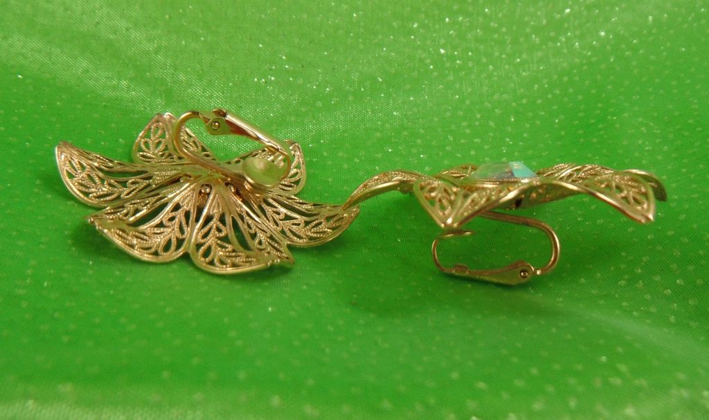 1970s Goldtone Filagree and Iridescent Crystal Clip Earrings 1970s Goldtone Filagree and Iridescent Crystal Clip Earrings