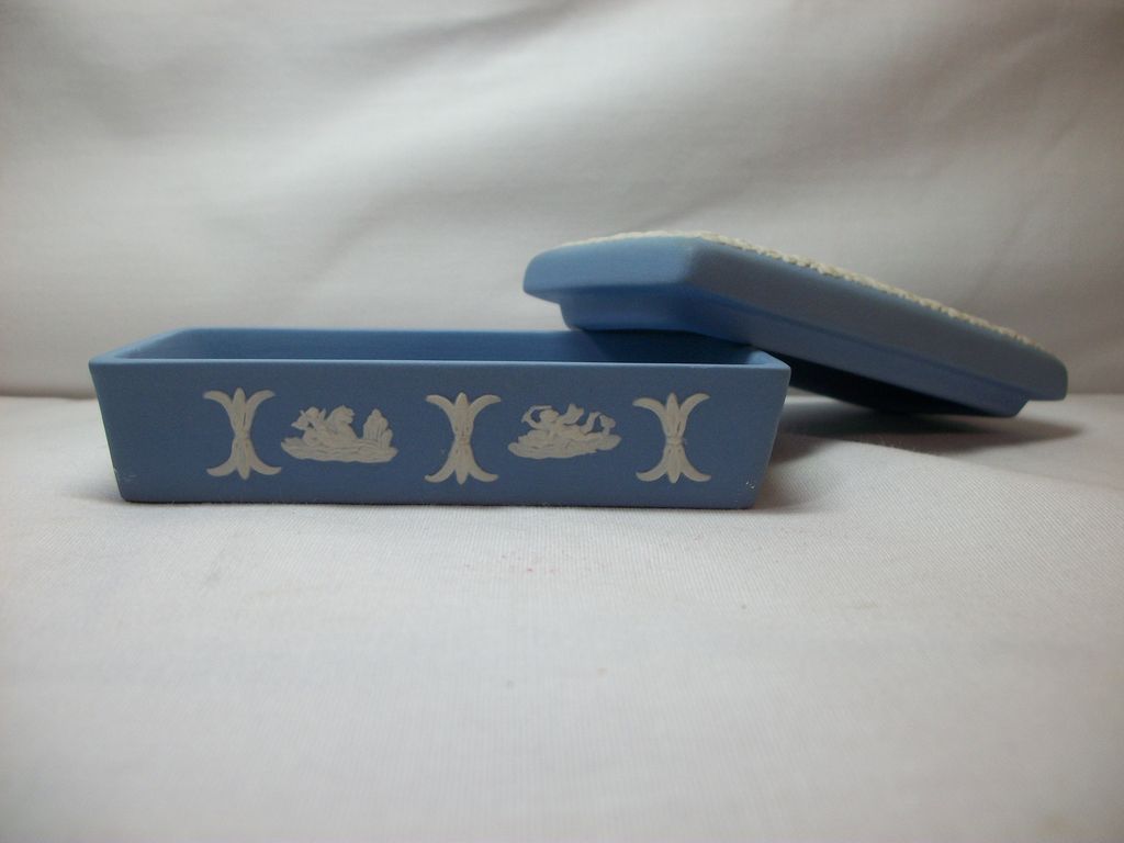 Wedgwood Jasperware rectangular pin box in blue Wedgwood Jasperware rectangular pin box in blue
