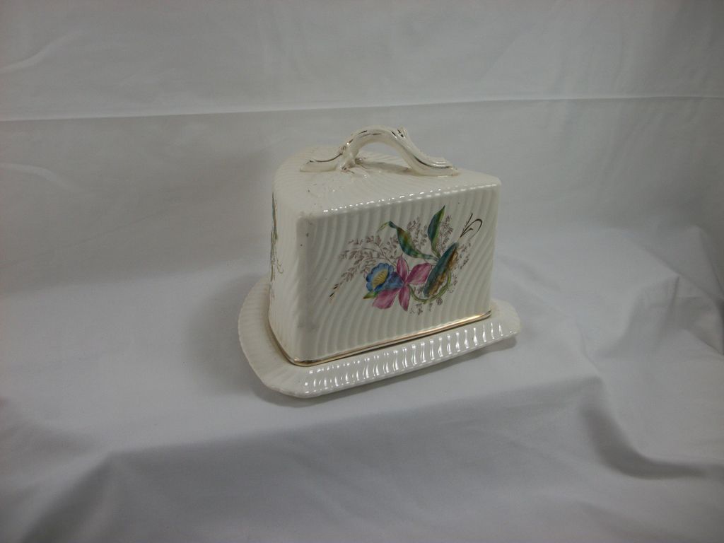 Wedge-shaped Covered Cheese Dish/Dome by Franz Anton Mehlem, Germany Wedge-shaped Covered Cheese Dish/Dome by Franz Anton Mehlem, Germany