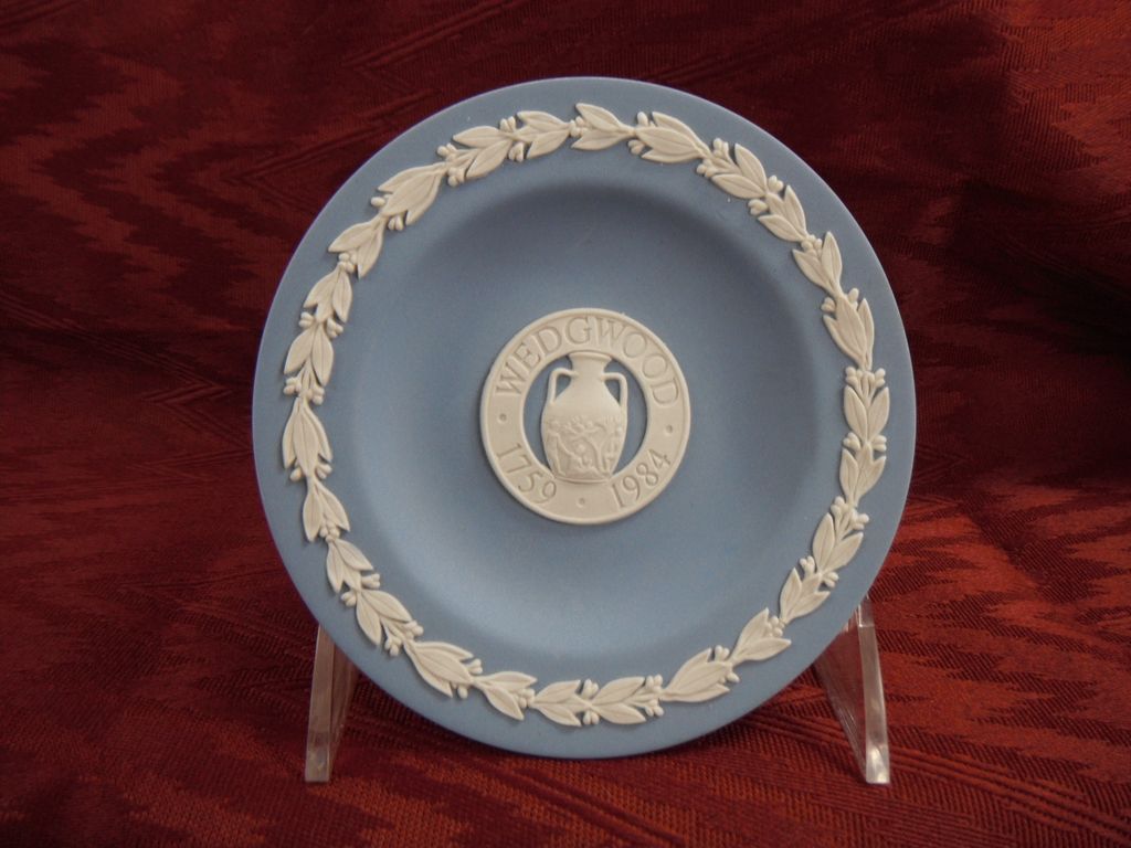 Wedgwood Jasperware Sweet or Candy Dish, 1984 History of Wedgwood Commemorative Dish Wedgwood Jasperware Sweet or Candy Dish, 1984 History of Wedgwood Commemorative Dish
