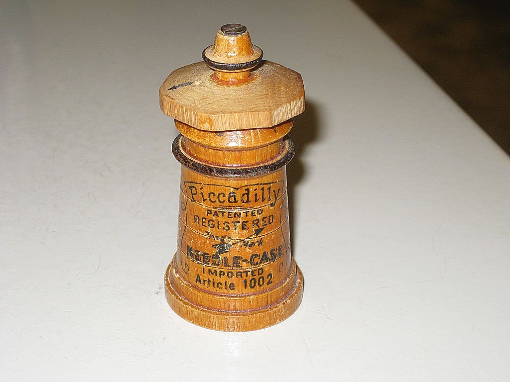 Vintage Piccadilly Wooden Treenware Sewing Needle Case Vintage Piccadilly Wooden Treenware Sewing Needle Case